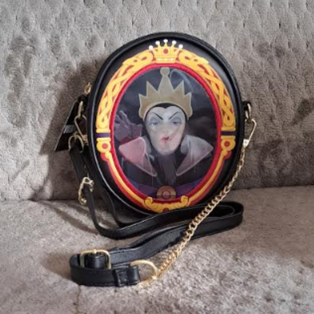 NWT Disney Snow White EVIL QUEEN Lenticular Crossbody Purse